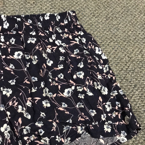 Floral shorts - Picture 2 of 2